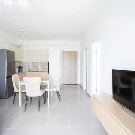 Apartment In The Village With A Sea View فلورا المظهر الخارجي الصورة