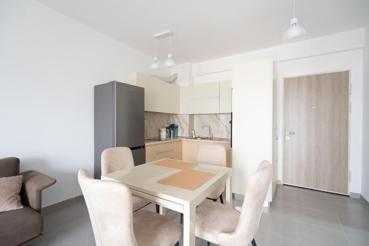 Apartment In The Village With A Sea View فلورا المظهر الخارجي الصورة